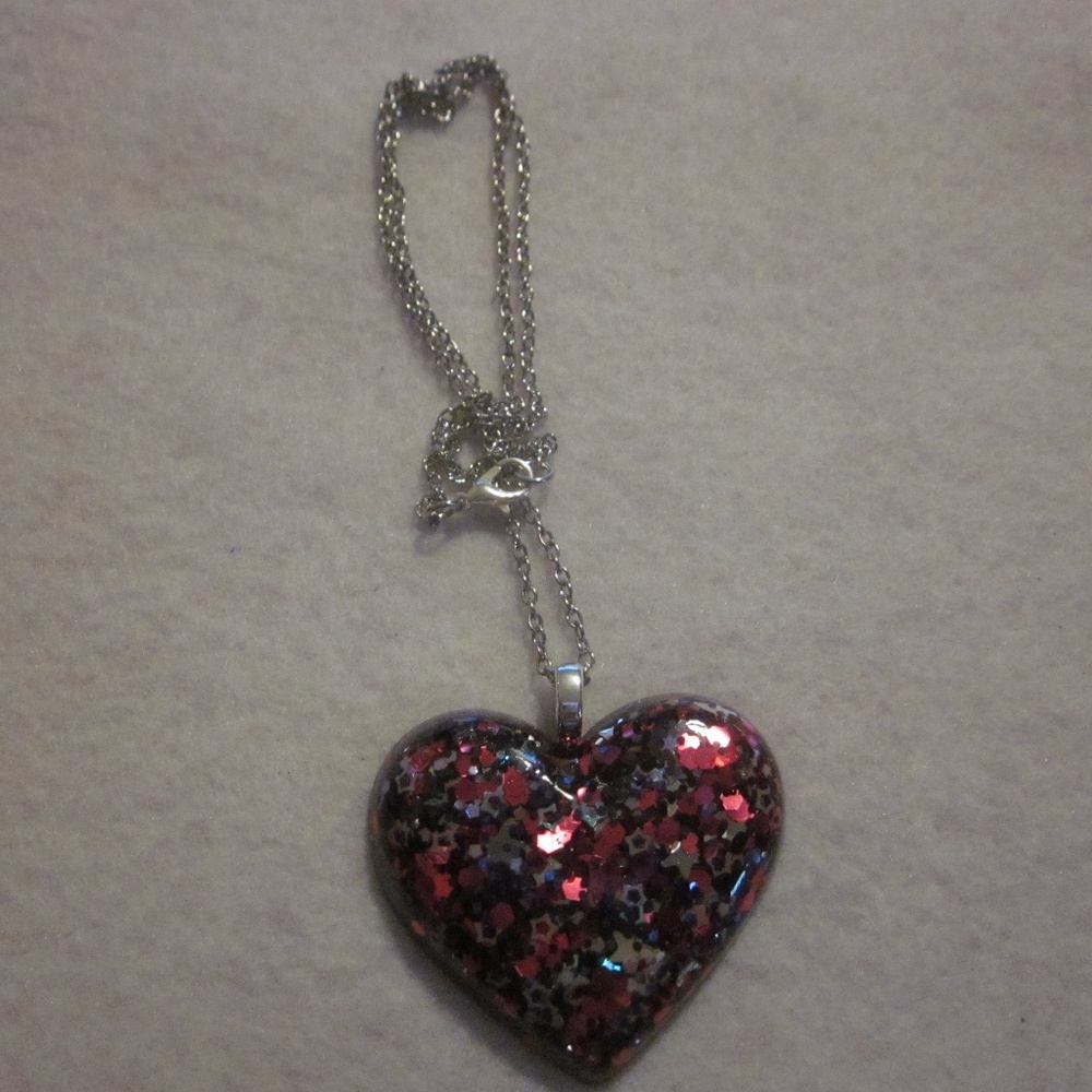 NWOT. Confetti Heart Necklace